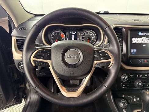 Used 2018 Jeep Cherokee Latitude image 14