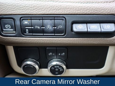 Used 2021 GMC Yukon Denali w/ Denali Premium Package image 22