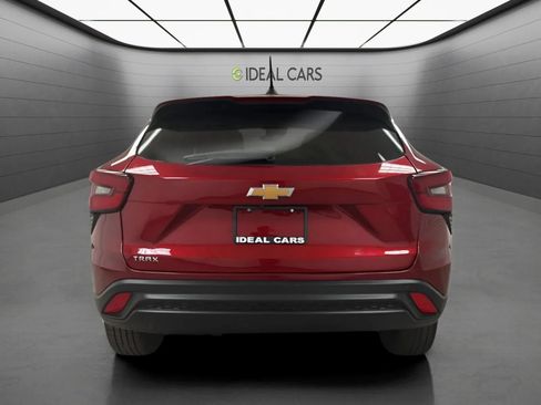 Used 2025 Chevrolet Trax LS FWD image 6