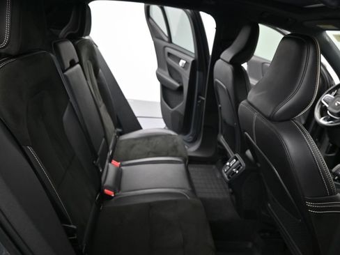 Used 2019 Volvo XC40 T5 R-Design image 13