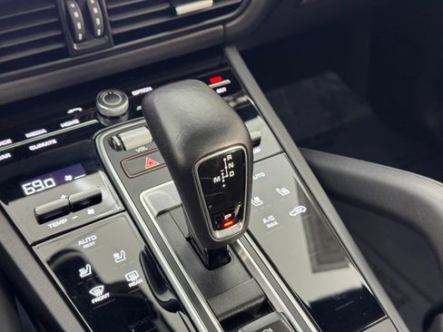 Used 2022 Porsche Cayenne Turbo image 34