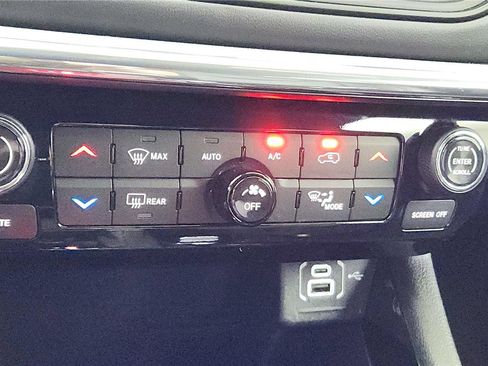 Used 2022 Jeep Compass Limited image 32