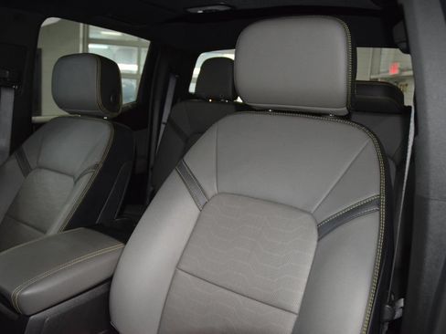 Used 2024 Chevrolet Colorado ZR2 w/ ZR2 Convenience Package III AWD/4WD image 45