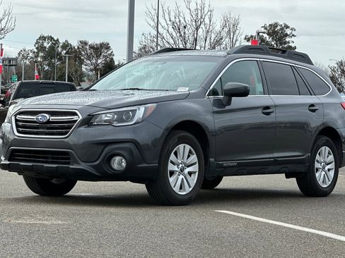 Used 2018 Subaru Outback 2.5i Premium image 8