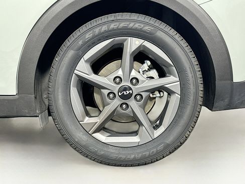 Used 2025 Kia K4 LXS image 11