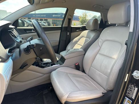 Used 2016 Hyundai Tucson SE w/ Option Group 02 FWD image 6
