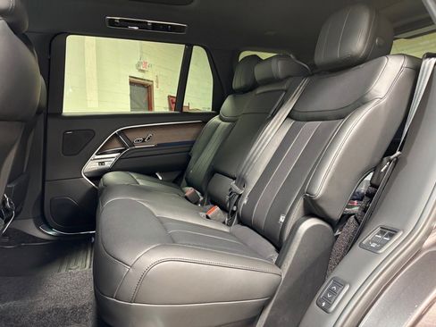 New 2025 Land Rover Range Rover Long Wheelbase SE image 28