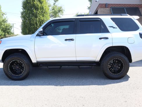 Used 2022 Toyota 4Runner TRD Off-Road AWD/4WD image 10