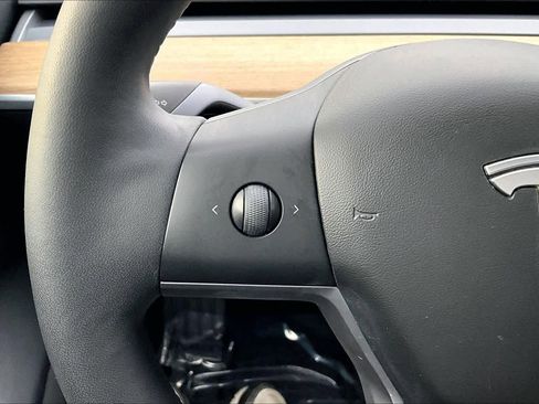 Used 2019 Tesla Model 3 Standard Range Plus image 23