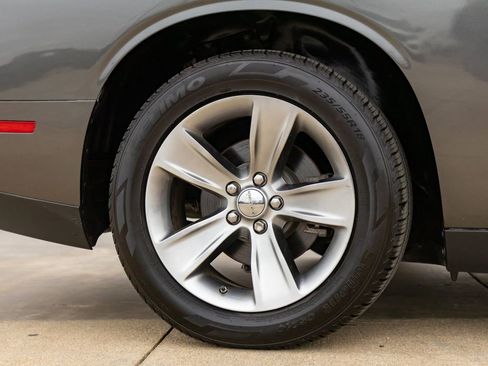 Used 2023 Dodge Challenger SXT image 9