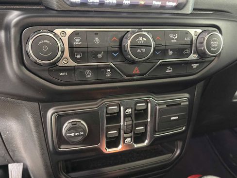 Used 2022 Jeep Wrangler Unlimited Sahara w/ Cold Weather Group image 34