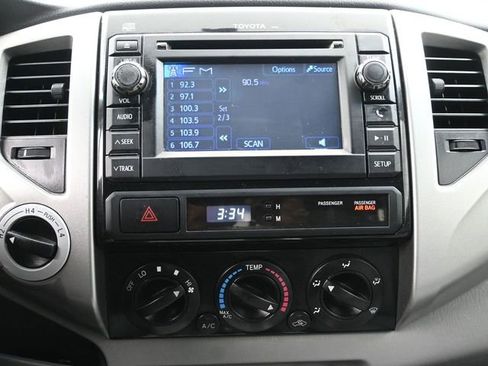 Used 2013 Toyota Tacoma 4x4 Access Cab V6 w/ TRD Off-Road Pkg image 11