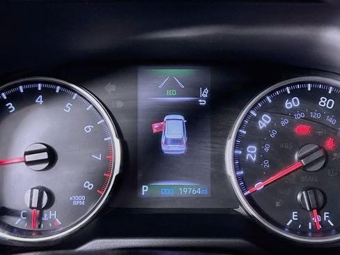 Used 2020 Toyota RAV4 LE FWD image 22