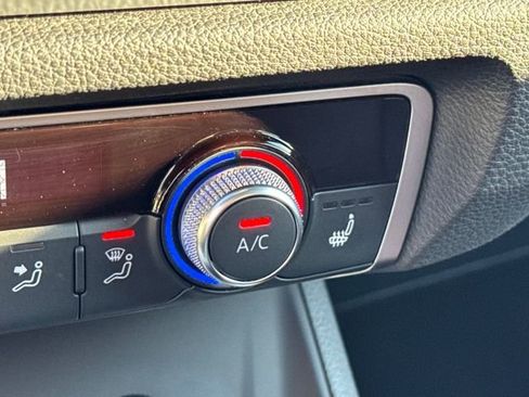 Used 2025 Audi Q3 2.0T Premium image 23