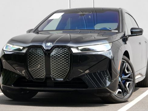 Used 2023 BMW iX xDrive50 w/ Ultimate Package 2 AWD/4WD image 3