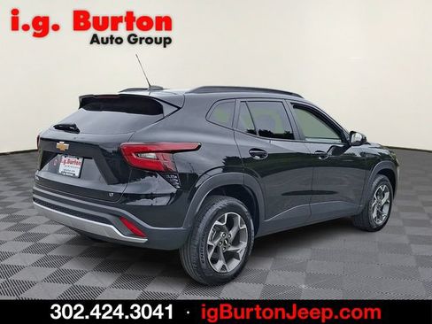 Used 2024 Chevrolet Trax LT FWD image 6