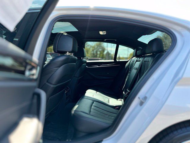 Used 2017 BMW 540i xDrive AWD/4WD image 18
