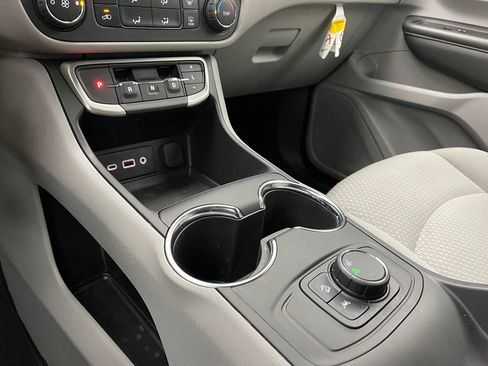 Used 2024 GMC Terrain SLE FWD image 24