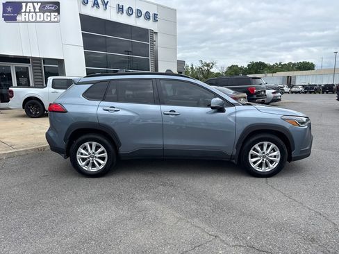 Used 2024 Toyota Corolla Cross LE FWD image 7