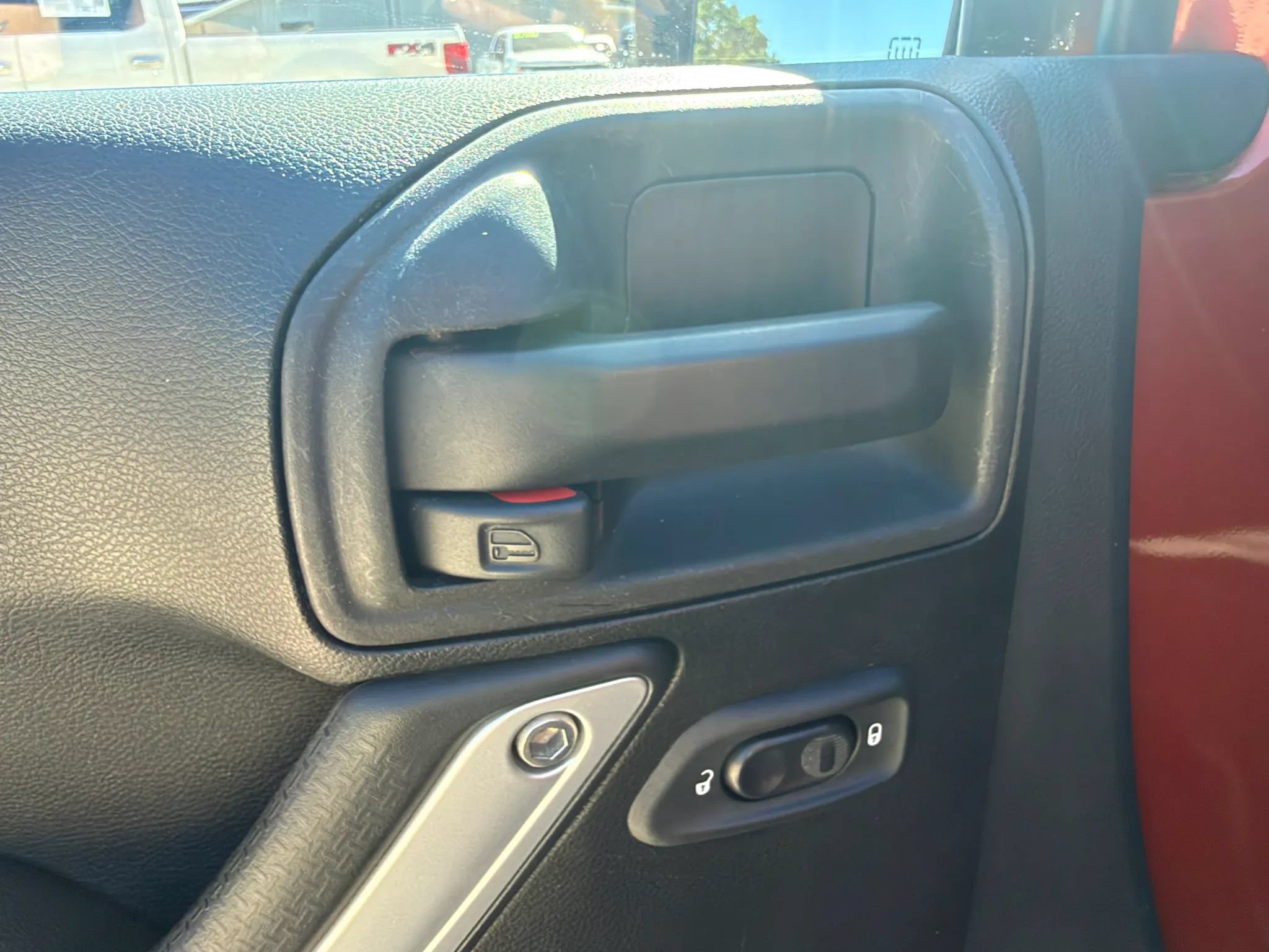 Used 2014 Jeep Wrangler Unlimited Sahara w/ Connectivity Group AWD/4WD image 14