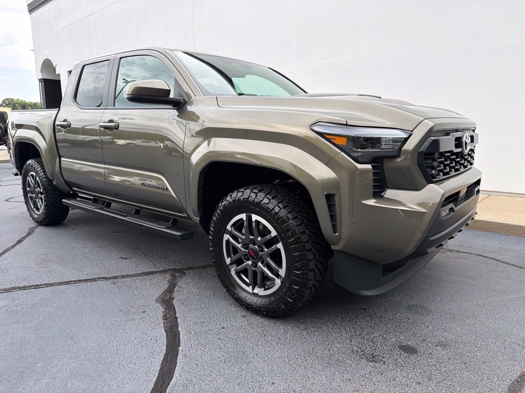 Used 2025 Toyota Tacoma TRD Sport RWD image 3