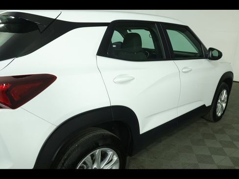Used 2023 Chevrolet TrailBlazer LS AWD/4WD image 16