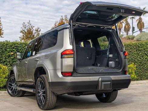 New 2026 Lexus GX 550 image 9