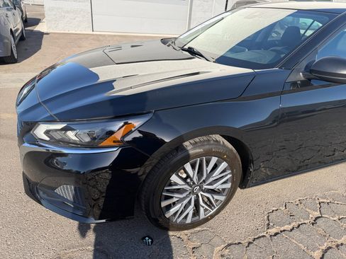 Used 2025 Nissan Altima 2.5 SV FWD image 10