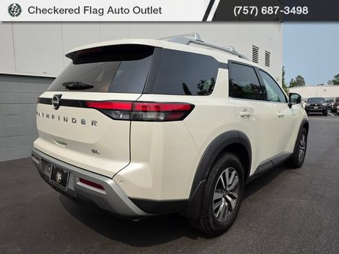Used 2024 Nissan Pathfinder SL FWD image 7
