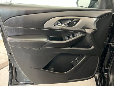 Used 2023 Chevrolet Traverse LT image 14