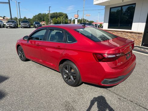 Used 2024 Volkswagen Jetta SE w/ Panoramic Sunroof Package FWD image 7