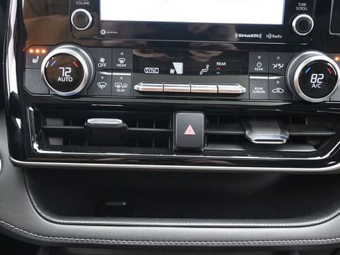 Used 2021 Toyota Highlander XLE image 21