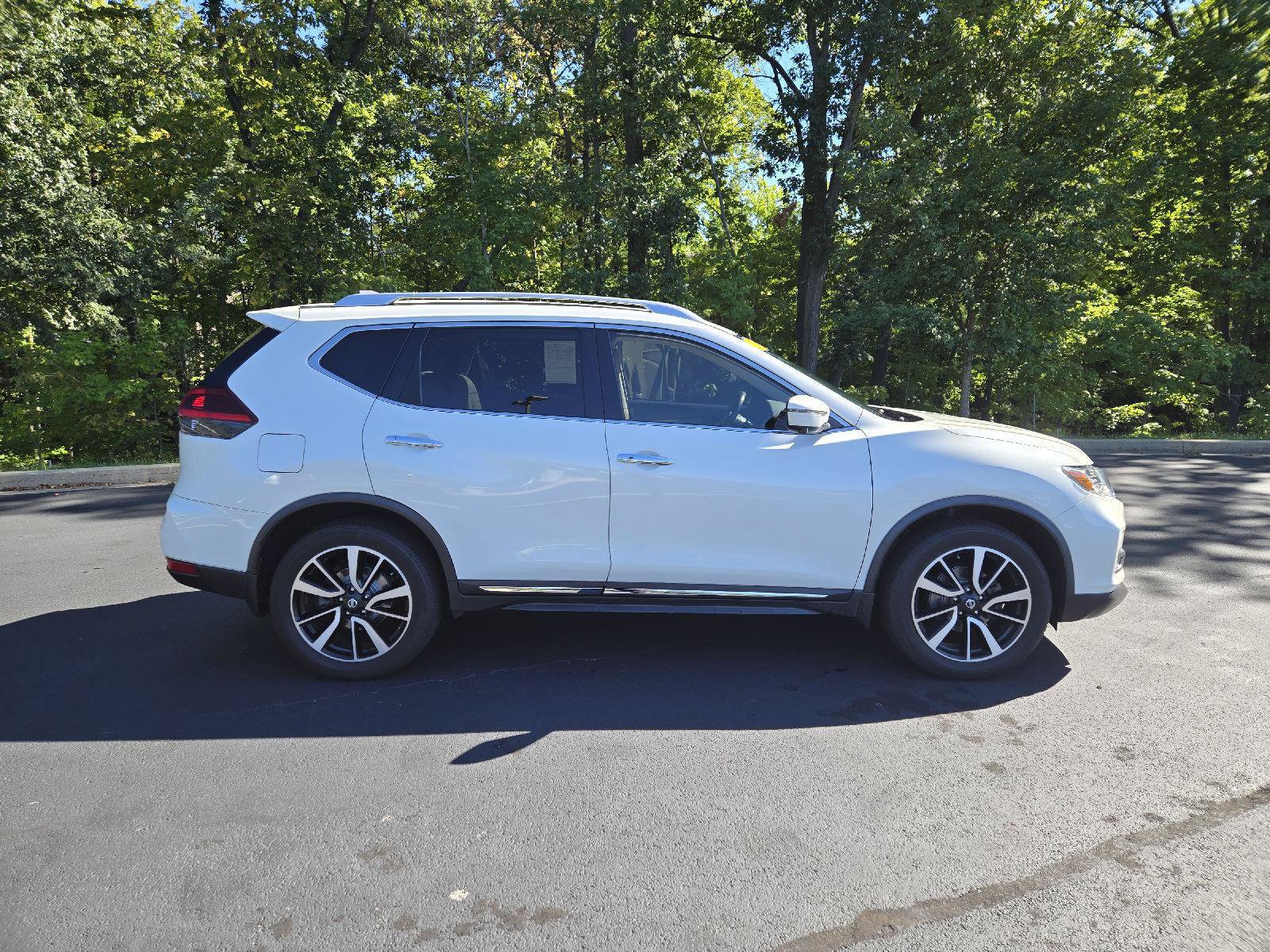 Used 2018 Nissan Rogue SL w/ Premium Package AWD/4WD image 2