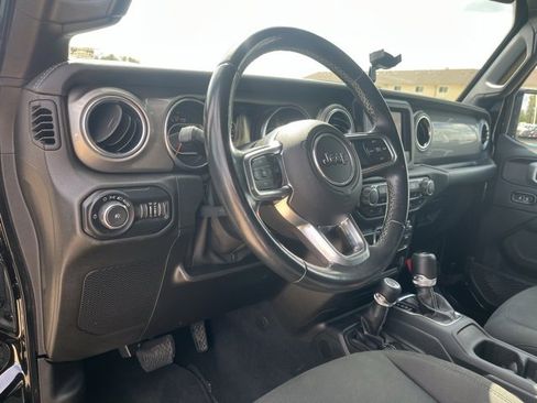 Used 2019 Jeep Wrangler Unlimited Sahara image 17