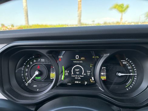 Used 2025 Jeep Wrangler Unlimited Sahara w/ Safety Group AWD/4WD image 27