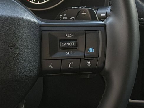 Used 2025 Nissan Rogue SV image 14