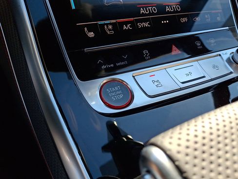 New 2026 Audi SQ7 Prestige image 16