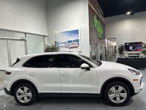 Used 2019 Porsche Cayenne AWD/4WD image 24