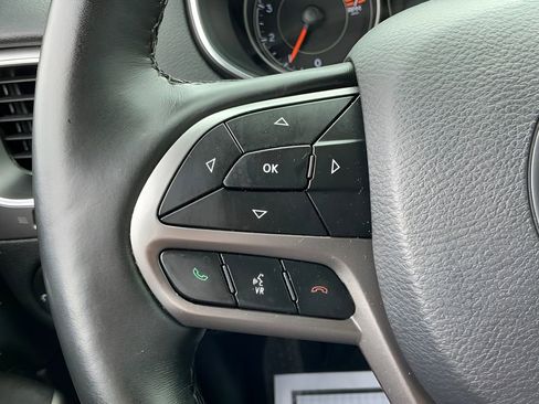 Used 2019 Jeep Cherokee Latitude w/ Cold Weather Group FWD image 21