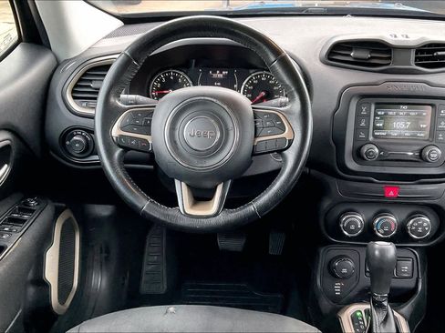 Used 2016 Jeep Renegade Latitude image 6