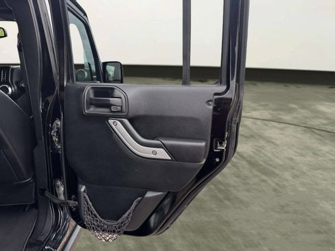 Used 2015 Jeep Wrangler Unlimited Rubicon w/ Dual Top Group image 16