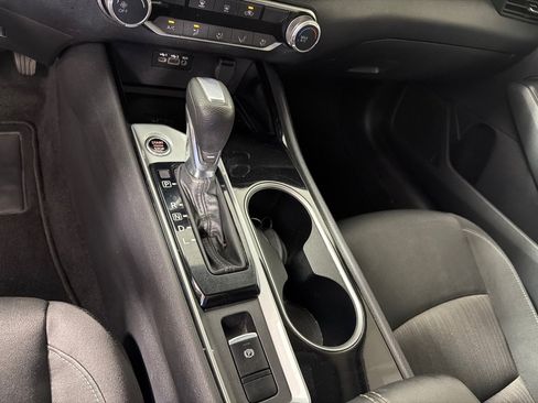 Used 2024 Nissan Altima 2.5 SV AWD/4WD image 14