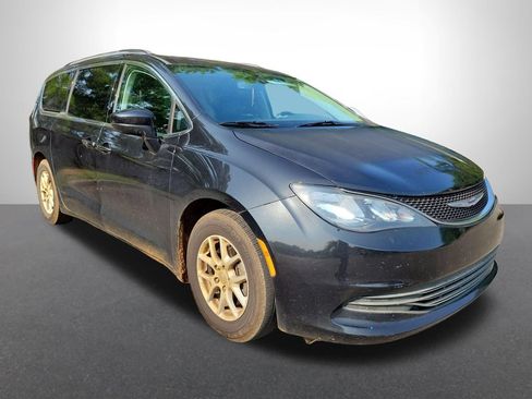 Used 2020 Chrysler Voyager Lxi FWD image 3
