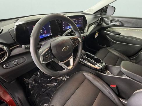 Used 2024 Chevrolet Trax ACTIV w/ Sunroof Package FWD image 18