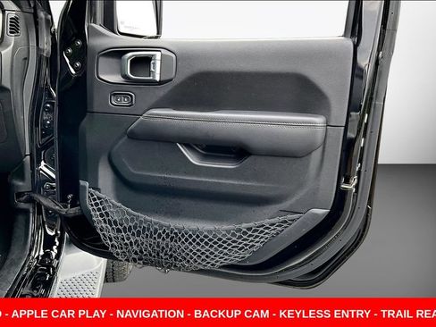 Used 2022 Jeep Wrangler Unlimited Sahara w/ LED Lighting Group AWD/4WD image 25