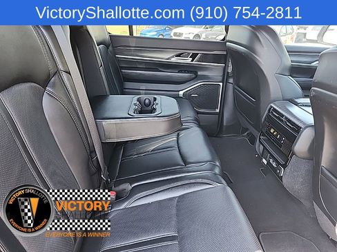Certified 2024 Jeep Wagoneer Series II w/ Flexible Seating Group RWD image 34