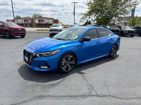Used 2022 Nissan Sentra SR w/ SR Premium Package FWD image 3