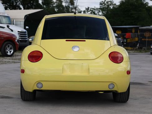 Used 2005 Volkswagen Beetle GL FWD image 5