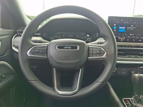 Used 2024 Jeep Compass Latitude AWD/4WD image 19
