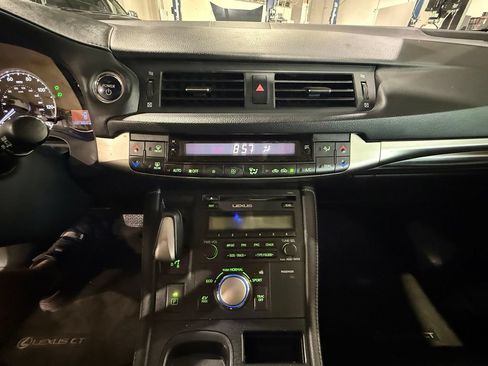 Used 2015 Lexus CT 200h FWD image 26